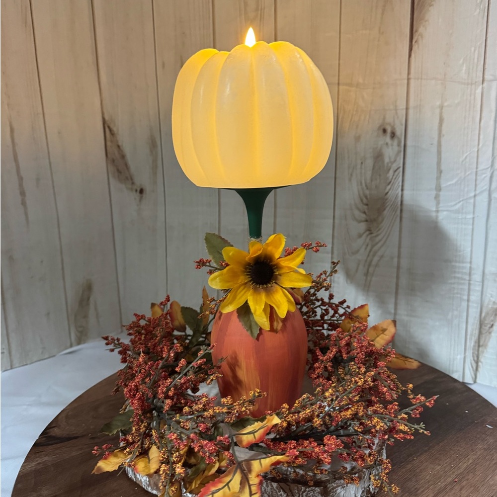 Remote-Controlled Pumpkin Candle - Picture 11 of 16